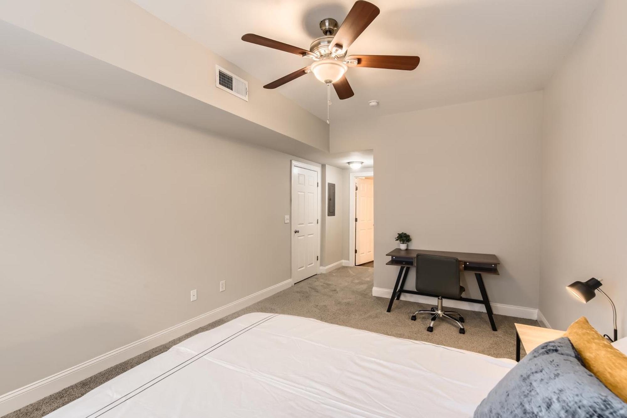 Crest At Midtown 4218 L 1 Bedroom 1 Bathroom Appartement *