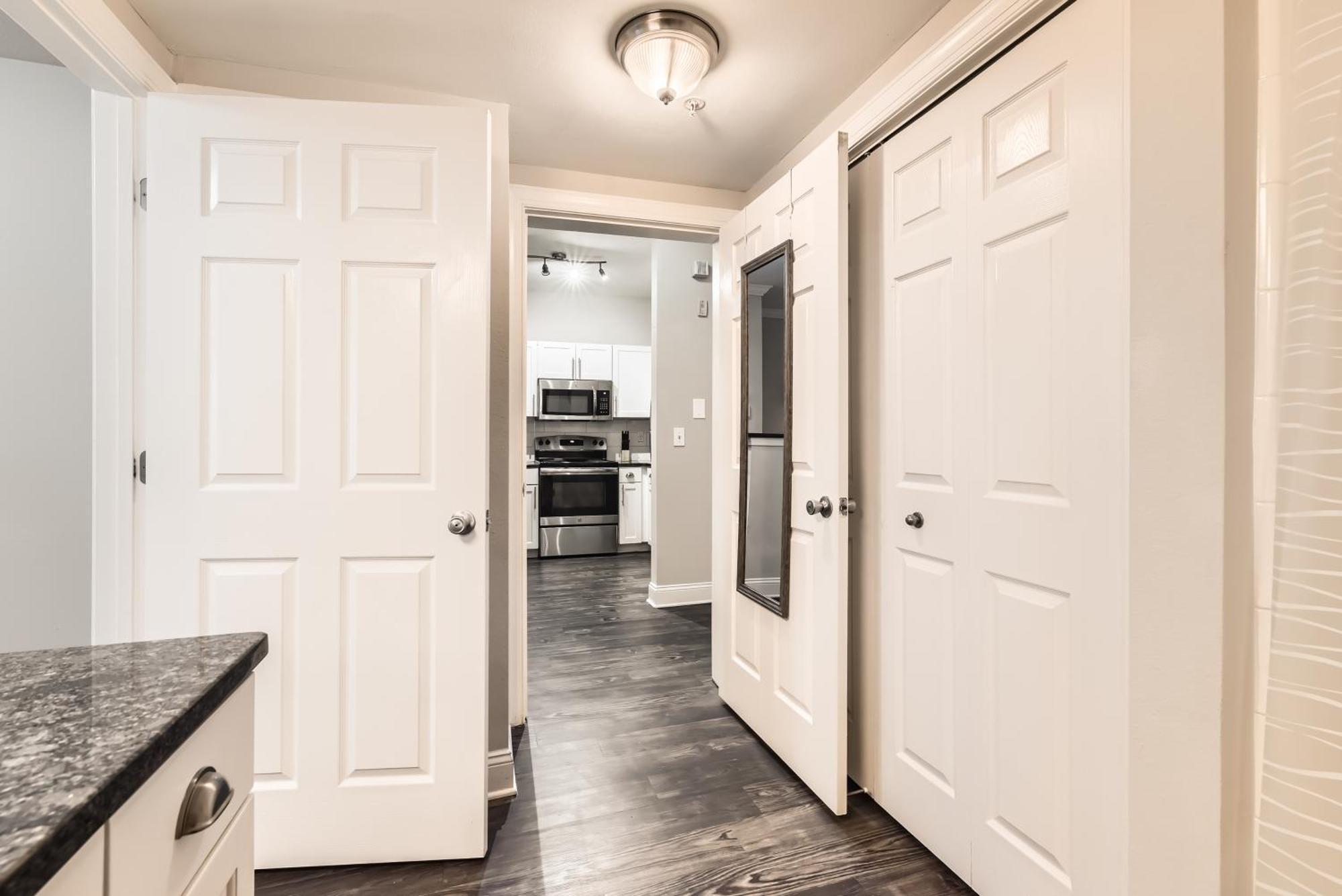 Crest At Midtown 4218 L 1 Bedroom 1 Bathroom *